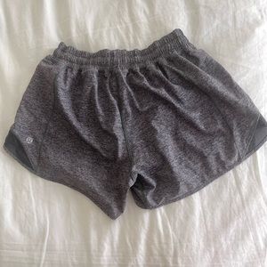 Lululemon-Size 8 Long-Hotty Hot High-Rise Lined Short 4" in Heather Gray/Black